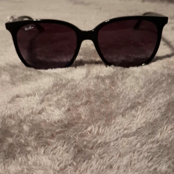 Ray-Ban Accessories - Ray-Ban sunglasses unisex